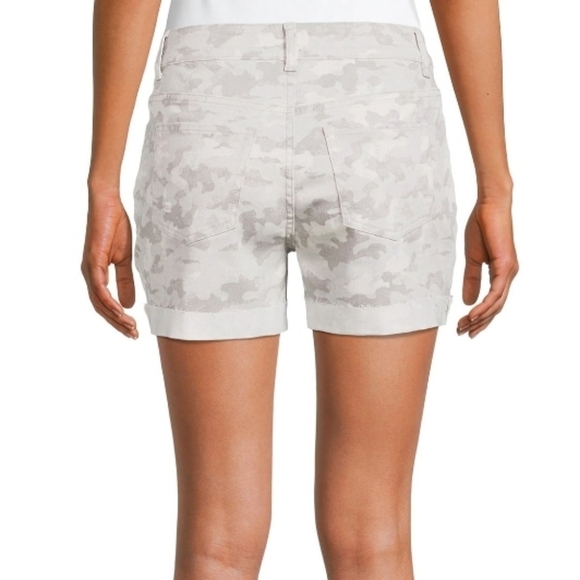 Time and Tru Women’s Mid Rise Frayed Hem Denim Shorts Camo 18 - Picture 4 of 10